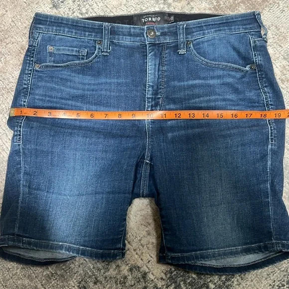 Torrid Premium Denim shorts - Picture 5 of 6
